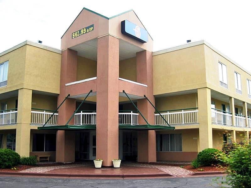 Econo Lodge Inn & Suites Johnson Stadt Exterior foto