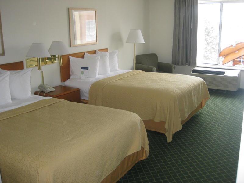 Econo Lodge Inn & Suites Johnson Stadt Zimmer foto